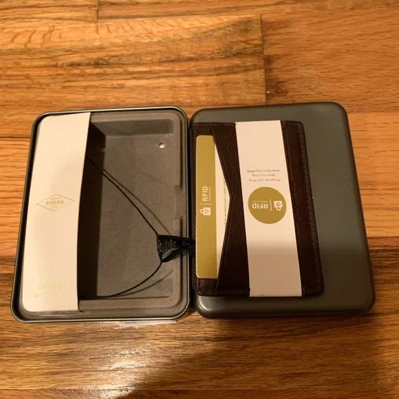 New with Tags and in Metal Box Fossil Leather Card Case With RFID Lining Brown - Picture 5 of 9